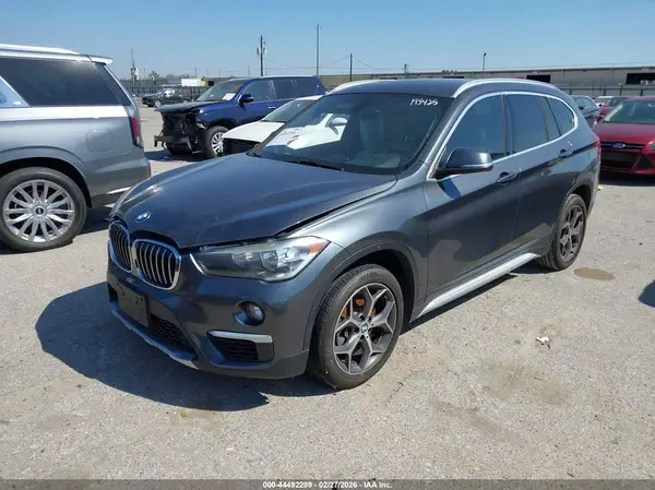 WBXHU7C31J3H42788 2018 BMW X1 - Image 2