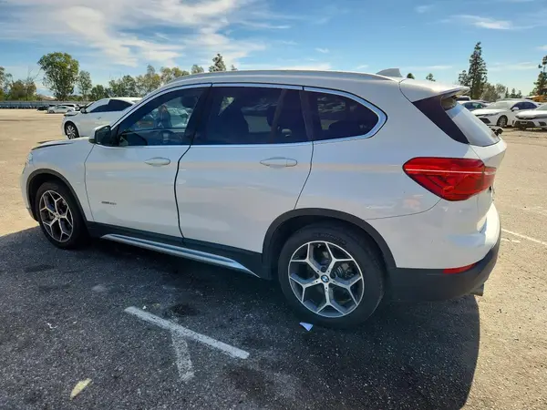 WBXHU7C31J5H39104 2018 BMW X1 - Image 2