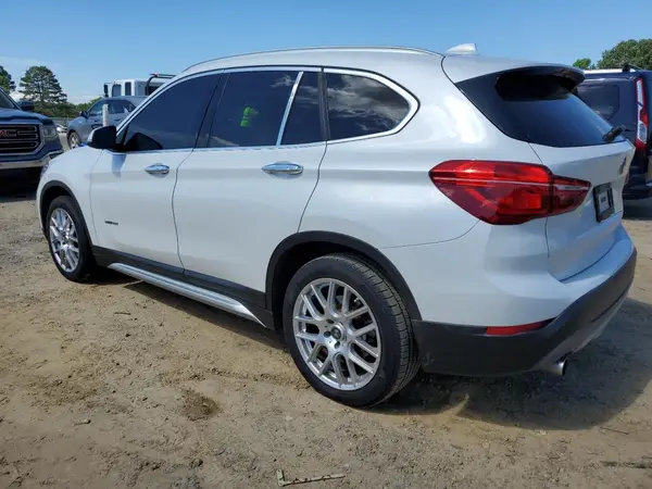 WBXHU7C31J5H40995 2018 BMW X1 - Image 2