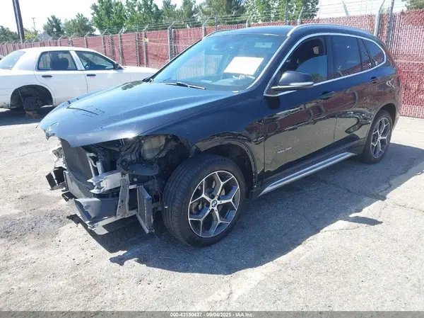 WBXHU7C31J5H41662 2018 BMW X1 - Image 2