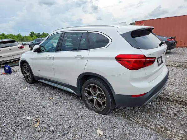 WBXHU7C31J5H42519 2018 BMW X1 - Image 2
