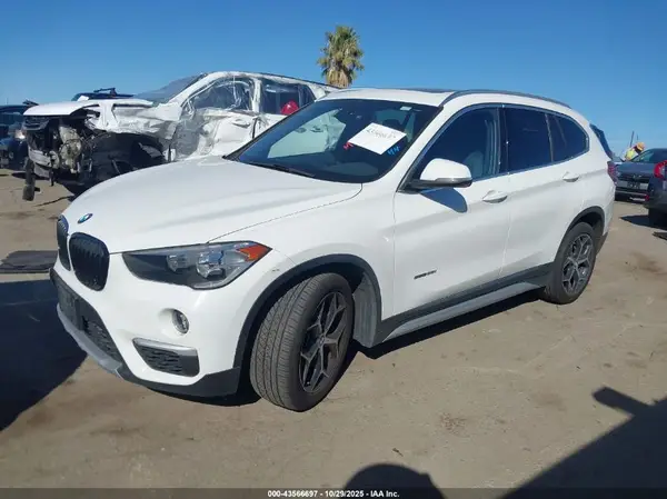 WBXHU7C31J5L04886 2018 BMW X1 - Image 2