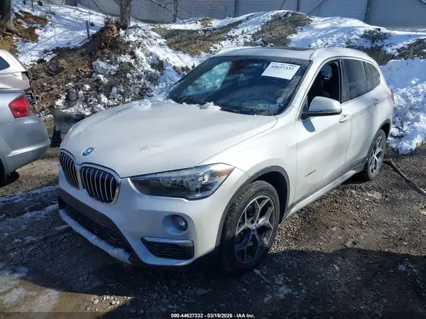 WBXHU7C31J5L05617 2018 BMW X1 - Image 2