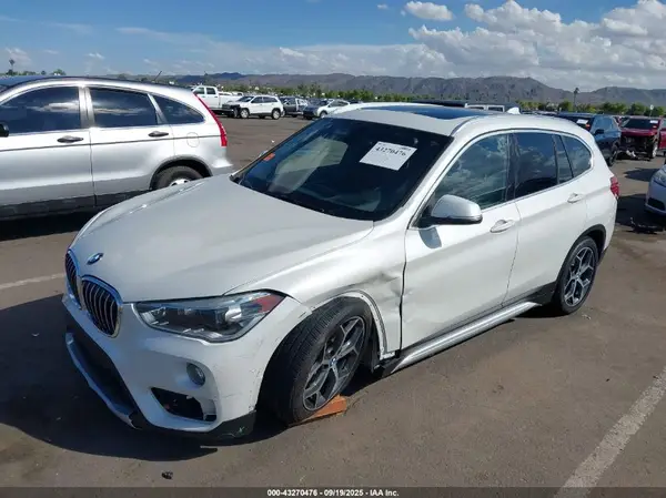 WBXHU7C31J5L06184 2018 BMW X1 - Image 2