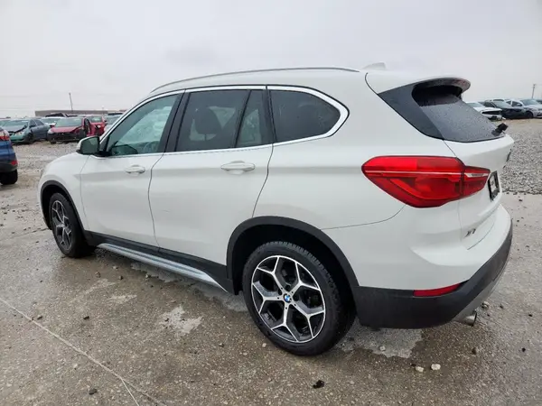 WBXHU7C31J5L07562 2018 BMW X1 - Image 2