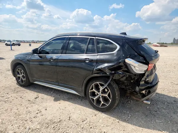 WBXHU7C31J5L08811 2018 BMW X1 - Image 2