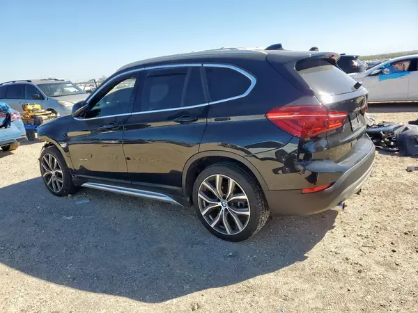 WBXHU7C32J5H39676 2018 BMW X1 - Image 2