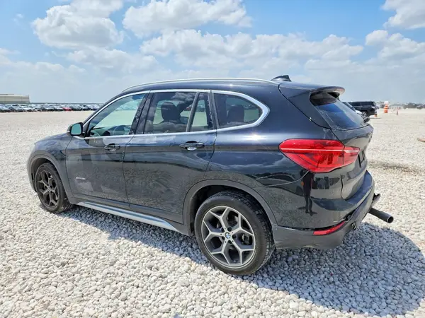 WBXHU7C32J5H40164 2018 BMW X1 - Image 2