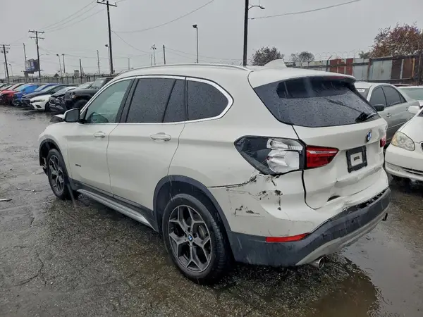WBXHU7C32J5H40665 2018 BMW X1 - Image 2