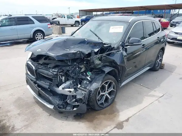 WBXHU7C32J5H40746 2018 BMW X1 - Image 2
