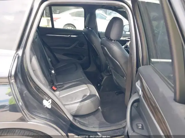 WBXHU7C32J5H40746 2018 BMW X1 - Image 8