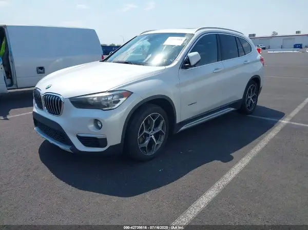 WBXHU7C32J5H42058 2018 BMW X1 - Image 2