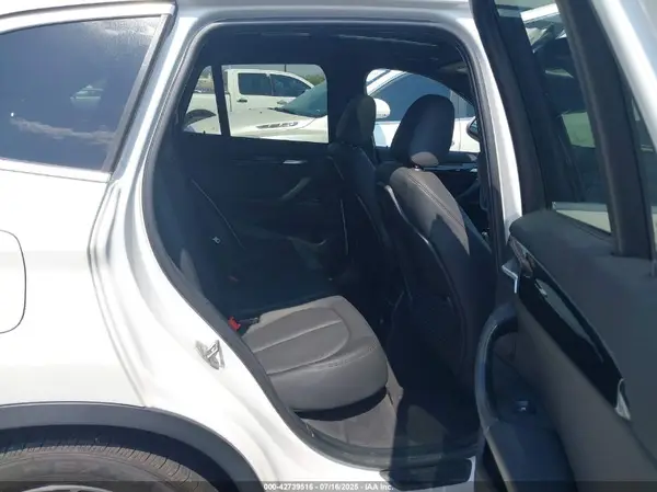 WBXHU7C32J5H42058 2018 BMW X1 - Image 8