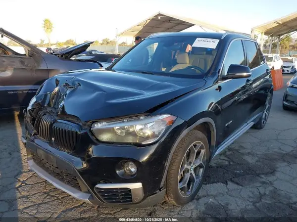 WBXHU7C32J5H42562 2018 BMW X1 - Image 2