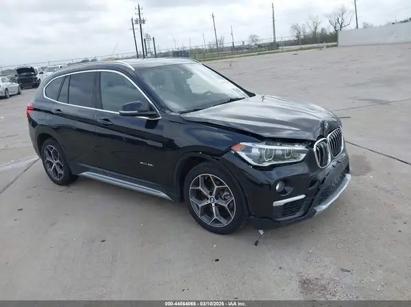 WBXHU7C32J5H42934 2018 BMW X1 - Image 1