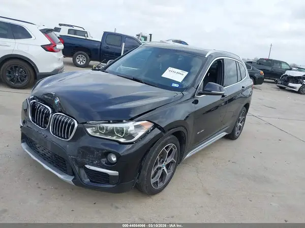WBXHU7C32J5H42934 2018 BMW X1 - Image 2