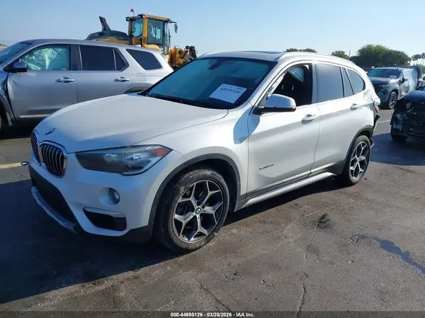 WBXHU7C32J5H43355 2018 BMW X1 - Image 2