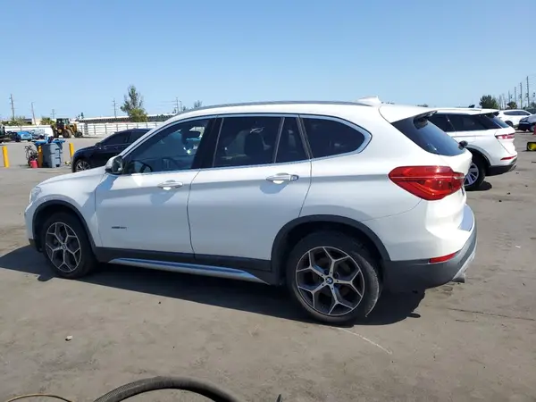 WBXHU7C32J5H45283 2018 BMW X1 - Image 2