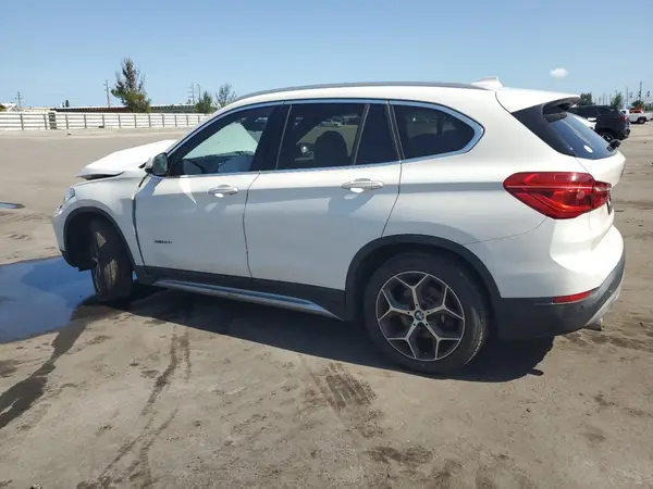 WBXHU7C32J5H45784 2018 BMW X1 - Image 2