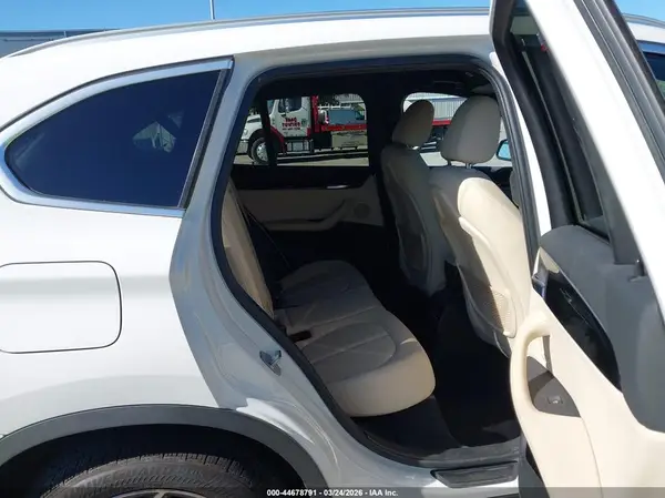 WBXHU7C32J5H45896 2018 BMW X1 - Image 8