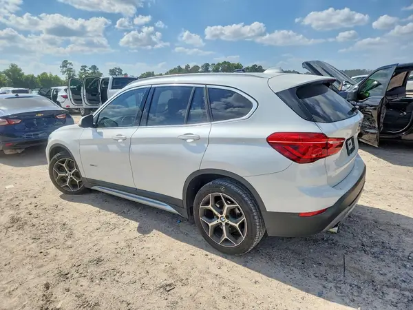 WBXHU7C32J5H45915 2018 BMW X1 - Image 2