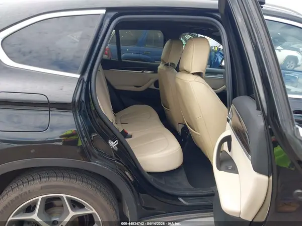WBXHU7C32J5L06047 2018 BMW X1 - Image 8