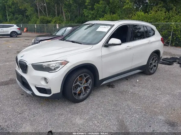 WBXHU7C32J5L08588 2018 BMW X1 - Image 2