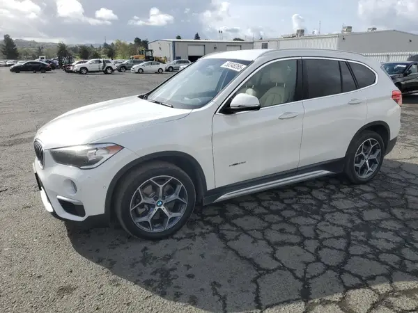 WBXHU7C33H5H32827 2017 BMW X1 - Image 1