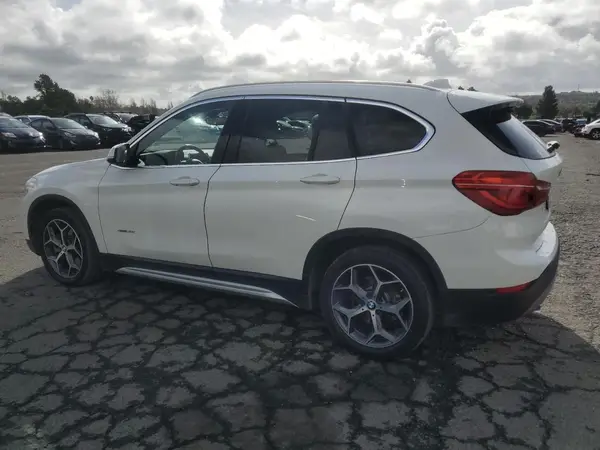 WBXHU7C33H5H32827 2017 BMW X1 - Image 2