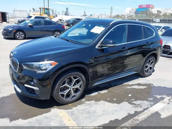 WBXHU7C33H5H33735 2017 BMW X1 - Image 2
