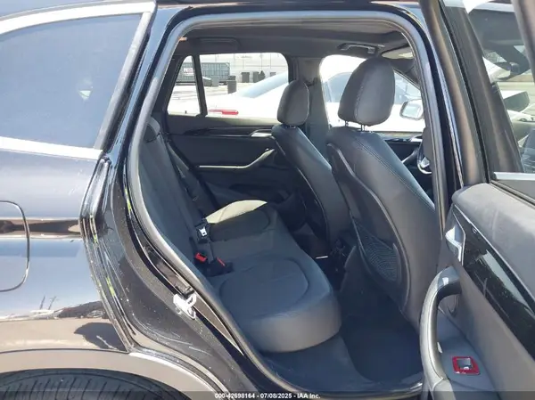 WBXHU7C33H5H33735 2017 BMW X1 - Image 8