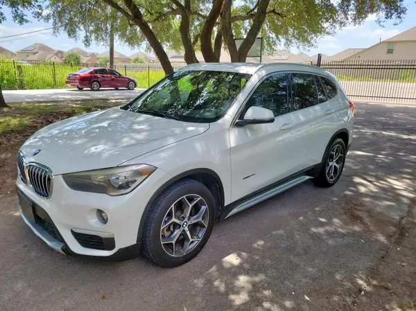 WBXHU7C33H5H36893 2017 BMW X1 - Image 2
