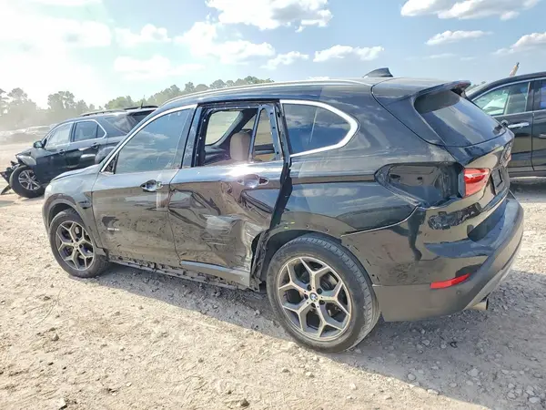 WBXHU7C33H5H37560 2017 BMW X1 - Image 2