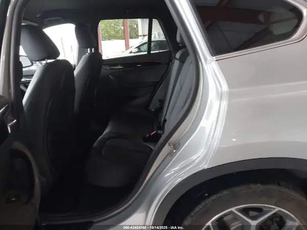 WBXHU7C33H5H38109 2017 BMW X1 - Image 8