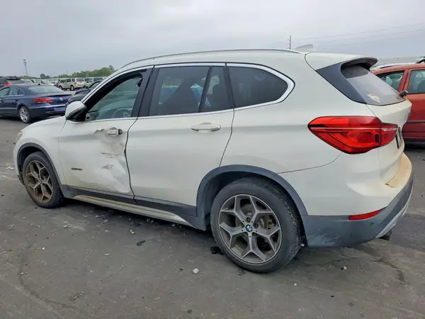 WBXHU7C33HP924881 2017 BMW X1 - Image 2