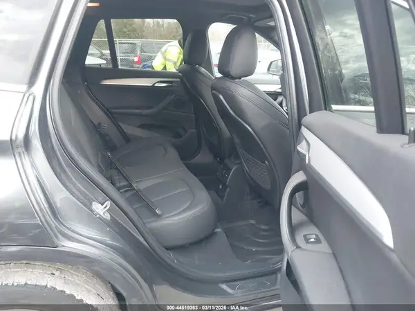 WBXHU7C33HP924914 2017 BMW X1 - Image 8