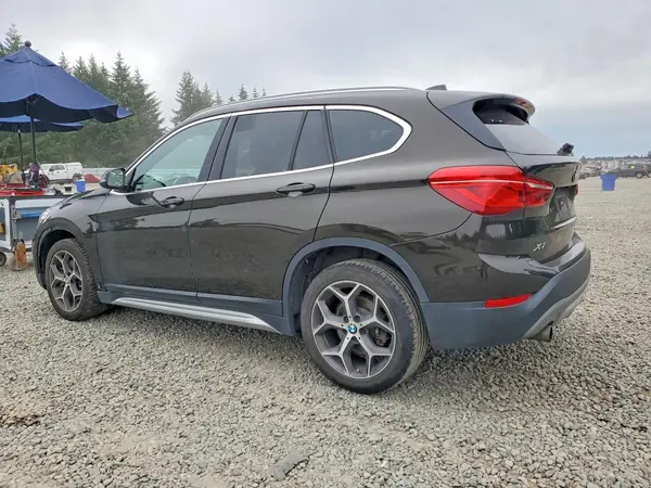 WBXHU7C33J3H43750 2018 BMW X1 - Image 2