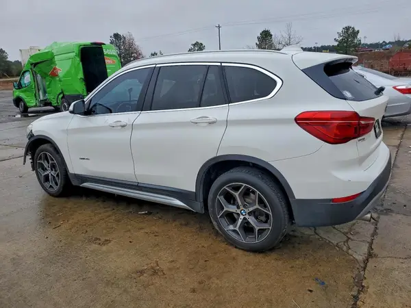 WBXHU7C33J5H38830 2018 BMW X1 - Image 2