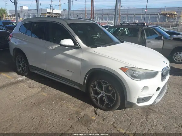 WBXHU7C33J5H39315 2018 BMW X1 - Image 1