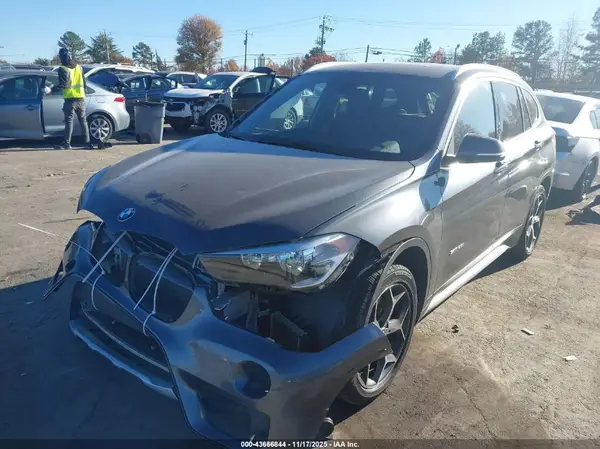 WBXHU7C33J5H39329 2018 BMW X1 - Image 2