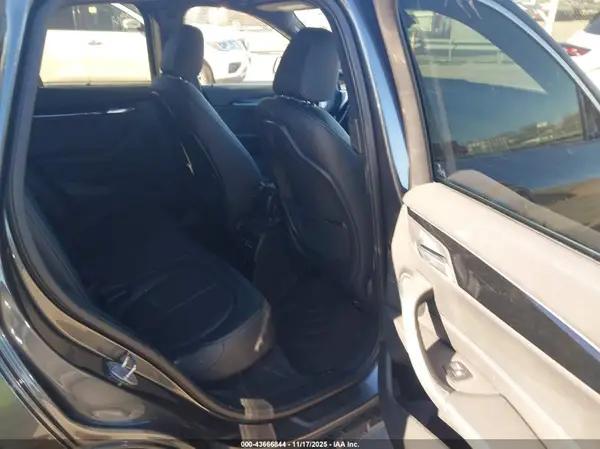 WBXHU7C33J5H39329 2018 BMW X1 - Image 8