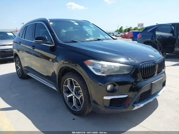 WBXHU7C33J5H39976 2018 BMW X1 - Image 1