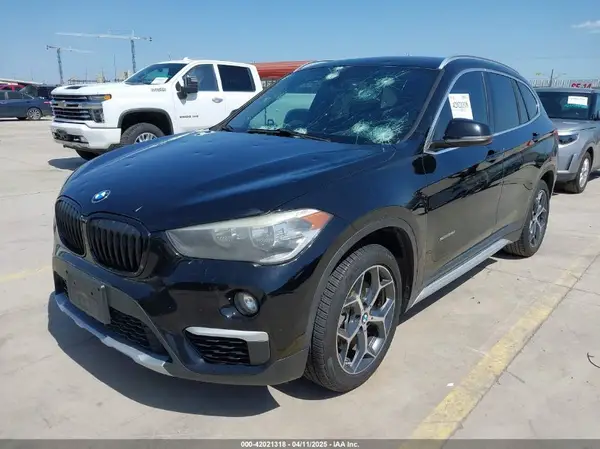 WBXHU7C33J5H39976 2018 BMW X1 - Image 2