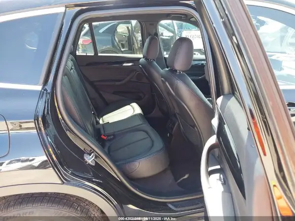 WBXHU7C33J5H39976 2018 BMW X1 - Image 8