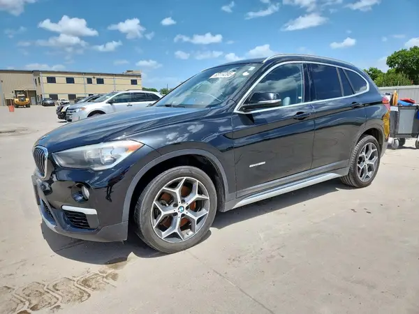 WBXHU7C33J5H40139 2018 BMW X1 - Image 1