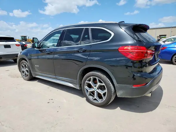 WBXHU7C33J5H40139 2018 BMW X1 - Image 2