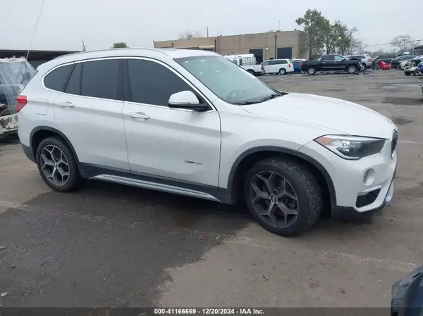 WBXHU7C33J5H41419 2018 BMW X1 - Image 1