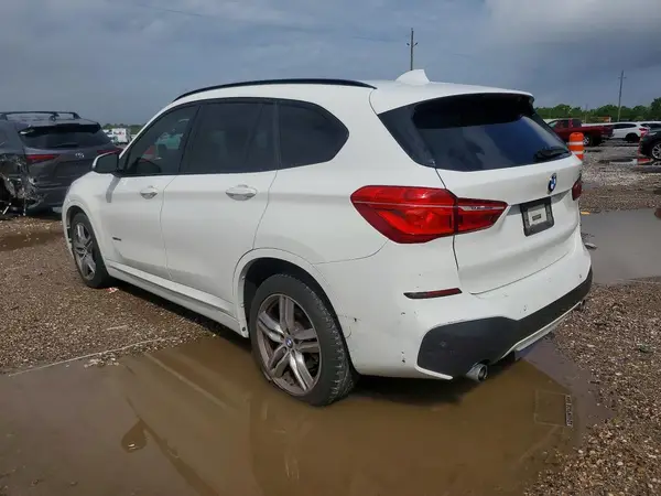 WBXHU7C33J5H42103 2018 BMW X1 - Image 2