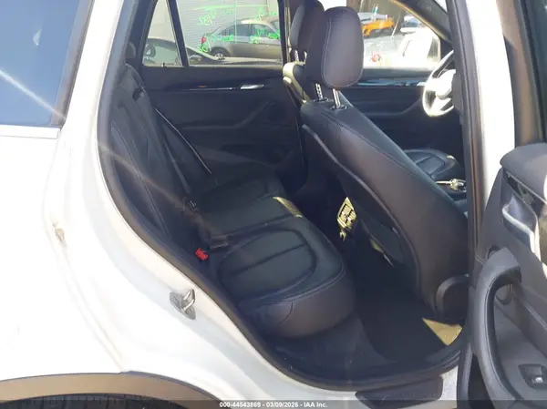 WBXHU7C33J5H42361 2018 BMW X1 - Image 8