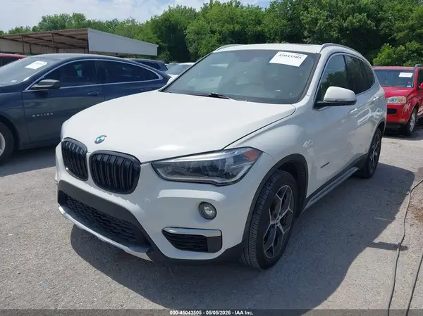 WBXHU7C33J5H43042 2018 BMW X1 - Image 2